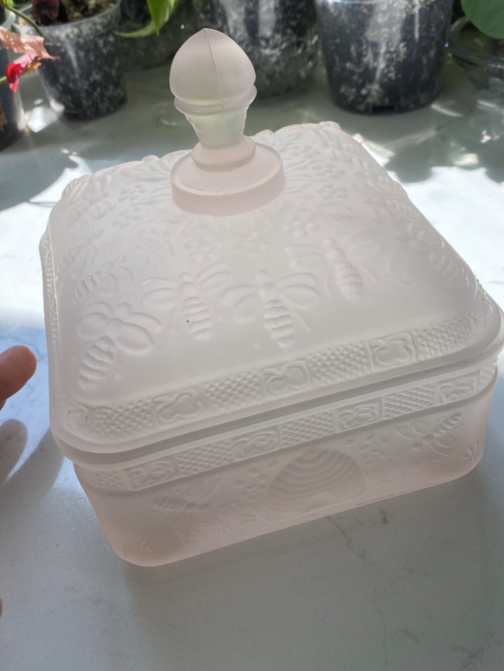 Vintage Indiana Glass Tiara Honey Bee Box Candy Dish - Frosted Pink - Picture 8 of 8